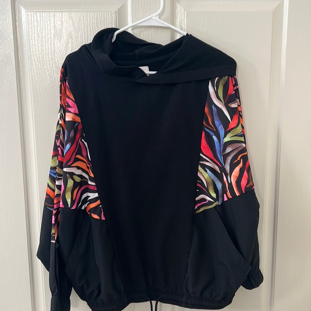 Lightweight hooded jacket that is perfect for leggings..